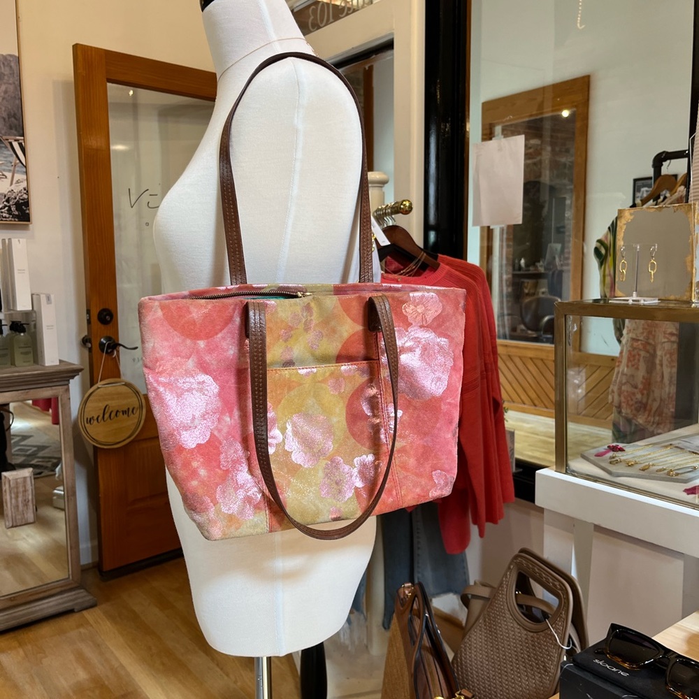 Hobo Handbag Rose Gold Metallic Print, Leather Straps, Pockets, EUC + Dustbag